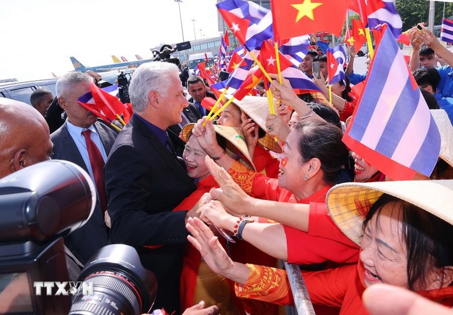 Chủ tịch nước Cuba và Phu nhân đến Hà Nội, bắt đầu thăm cấp Nhà nước Chủ tịch nước Cuba và Phu nhân đến Hà Nội, bắt đầu thăm cấp Nhà nước