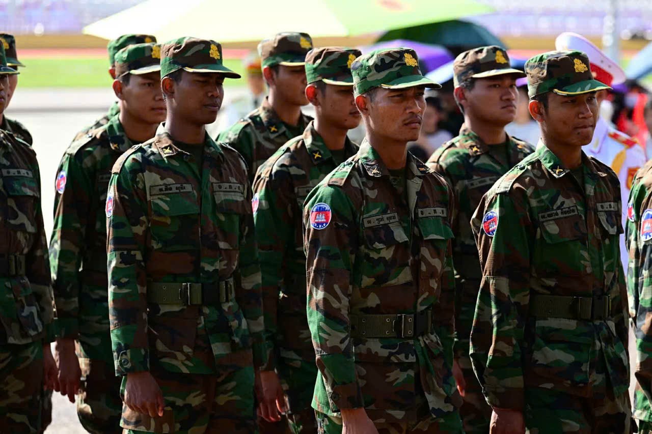 Quân nhân Nga, Lào và Campuchia vào Lăng viếng Chủ tịch Hồ Chí Minh Quân nhân Nga, Lào và Campuchia vào Lăng viếng Chủ tịch Hồ Chí Minh