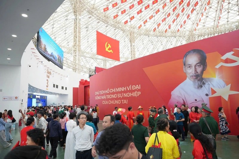 Triển lãm thành tựu đất nước đón hàng trăm nghìn lượt khách mỗi ngày Triển lãm thành tựu đất nước đón hàng trăm nghìn lượt khách mỗi ngày
