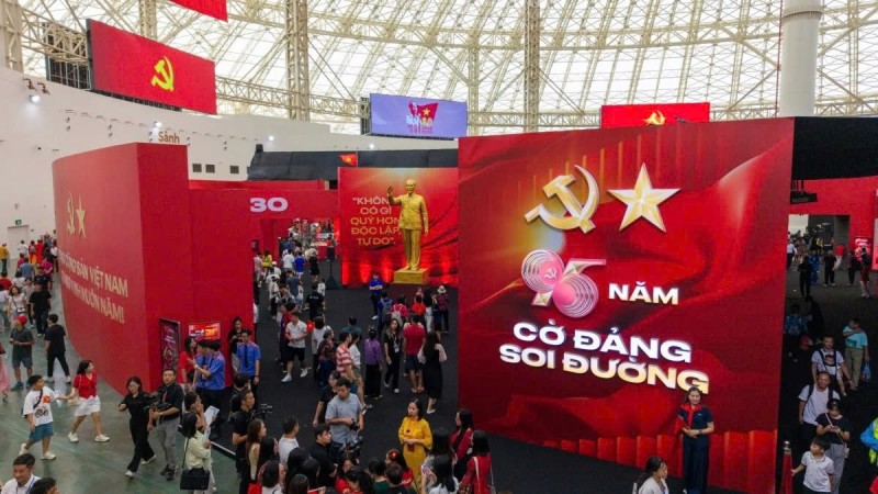 Triển lãm thành tựu đất nước đón hàng trăm nghìn lượt khách mỗi ngày Triển lãm thành tựu đất nước đón hàng trăm nghìn lượt khách mỗi ngày