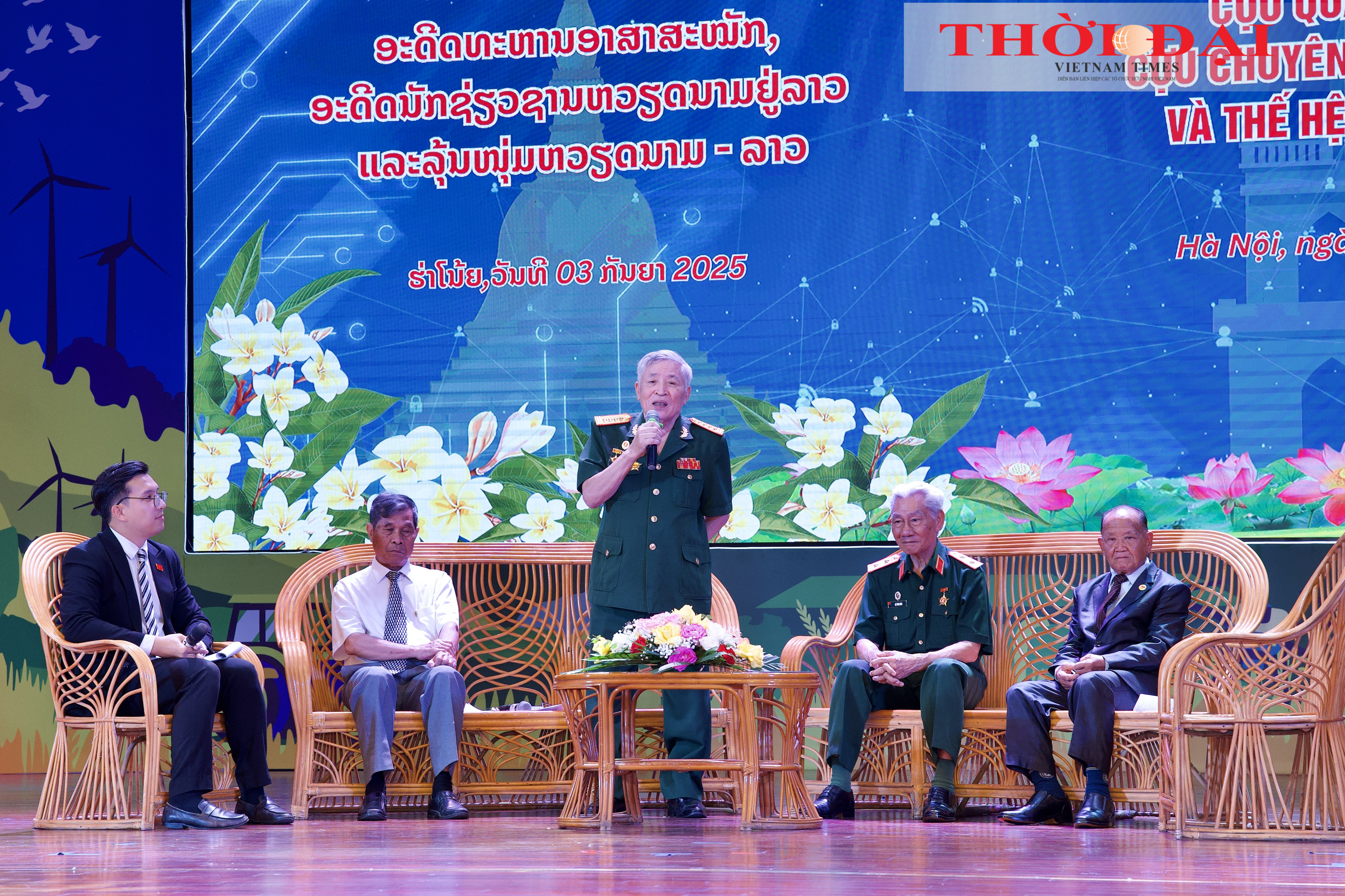các cựu chuyên gia, cựu quân tình nguyện Việt Nam tại Lào chia sẻ tại chương trình giao lưu. (Ảnh: Thanh Thảo) các cựu chuyên gia, cựu quân tình nguyện Việt Nam tại Lào chia sẻ tại chương trình giao lưu. (Ảnh: Thanh Thảo)