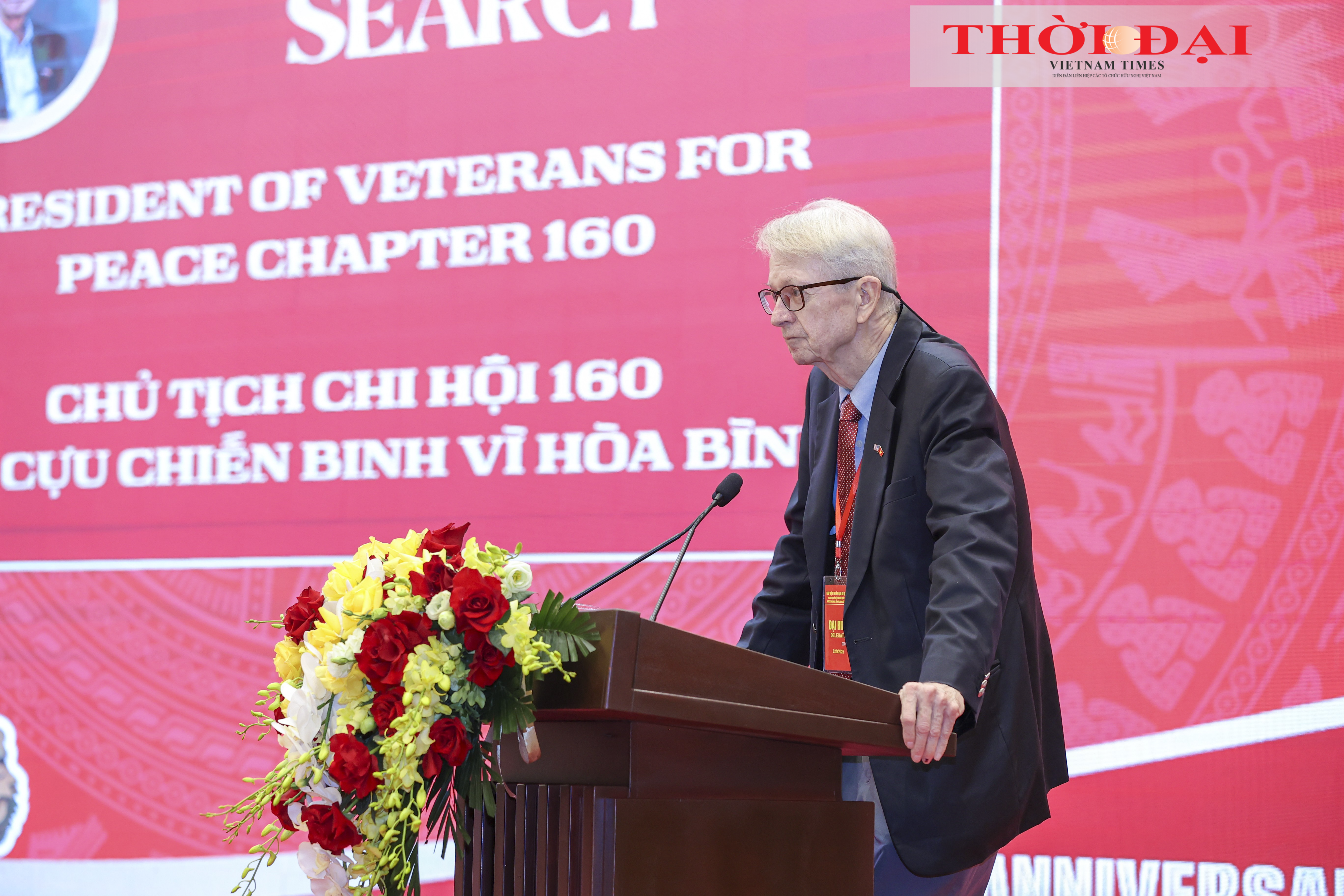 Ông Chuck Searcy, Chủ tịch Chi hội 160 - Hội Cựu chiến binh vì hòa bình phát biểu tại cuộc Kỳ vọng của bạn bè quốc tế về Việt Nam trong tương lai