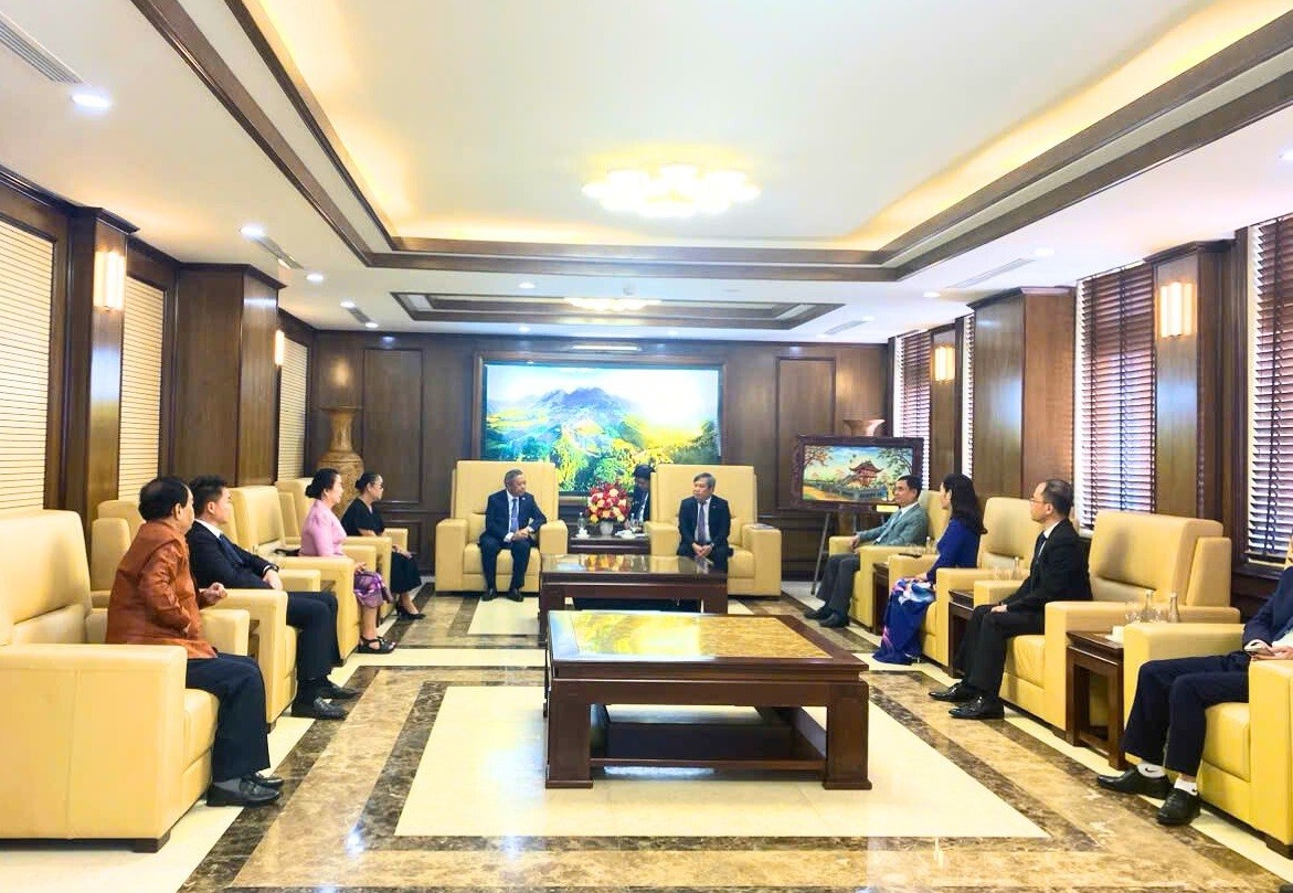 Bí thư Tỉnh ủy Quảng Ninh Vũ Đại Thắng tiếp Đoàn đại biểu Hội hữu nghị Lào - Việt Nam. (Ảnh: Nguyễn Thư) Bí thư Tỉnh ủy Quảng Ninh Vũ Đại Thắng tiếp Đoàn đại biểu Hội hữu nghị Lào - Việt Nam. (Ảnh: Nguyễn Thư)
