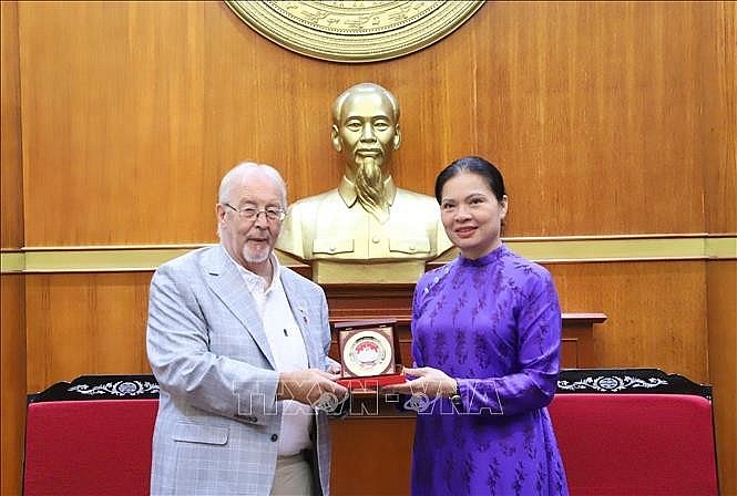 Secretary of Communist Party of Britain Impressed by Vietnamese People's Patriotism Secretary of Communist Party of Britain Impressed by Vietnamese People's Patriotism