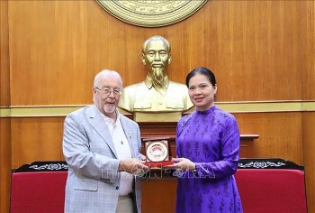 Secretary of Communist Party of Britain Impressed by Vietnamese People's Patriotism