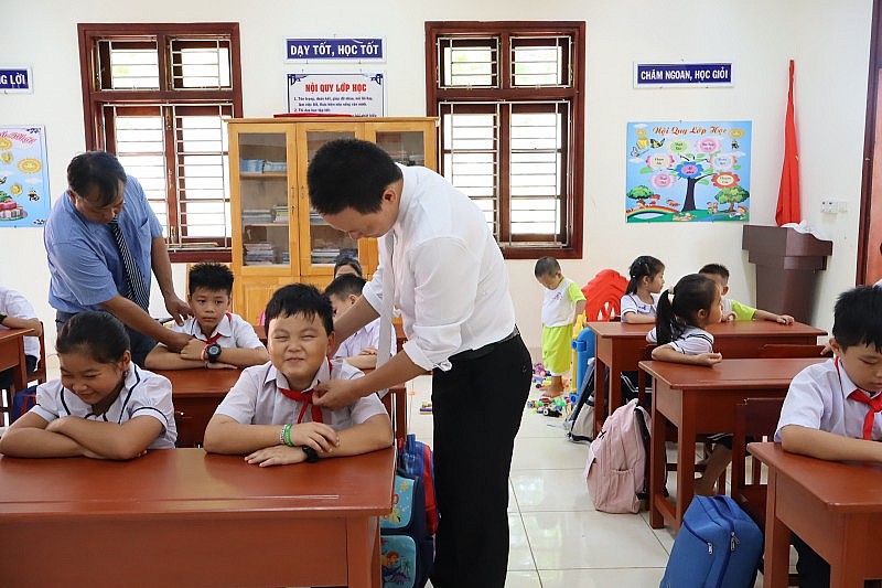 Rộn ràng lễ khai giảng ở đặc khu Trường Sa Rộn ràng lễ khai giảng ở Đặc khu Trường Sa