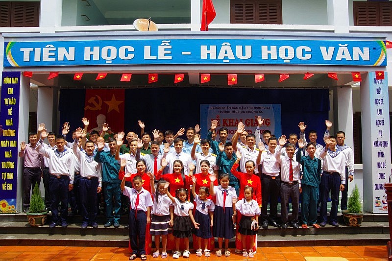 Rộn ràng lễ khai giảng ở đặc khu Trường Sa Rộn ràng lễ khai giảng ở Đặc khu Trường Sa