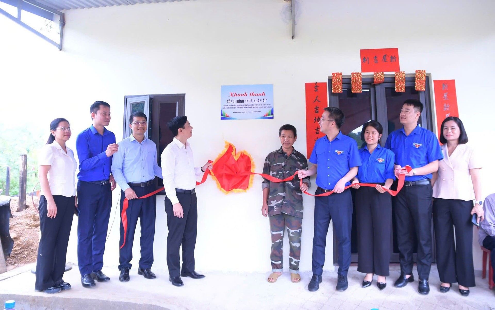 Các đại biểu khánh thành công trình Lạng Sơn hoàn thành mục tiêu xóa nhà tạm, nhà dột nát: Dấu ấn an sinh xã hội bền vững