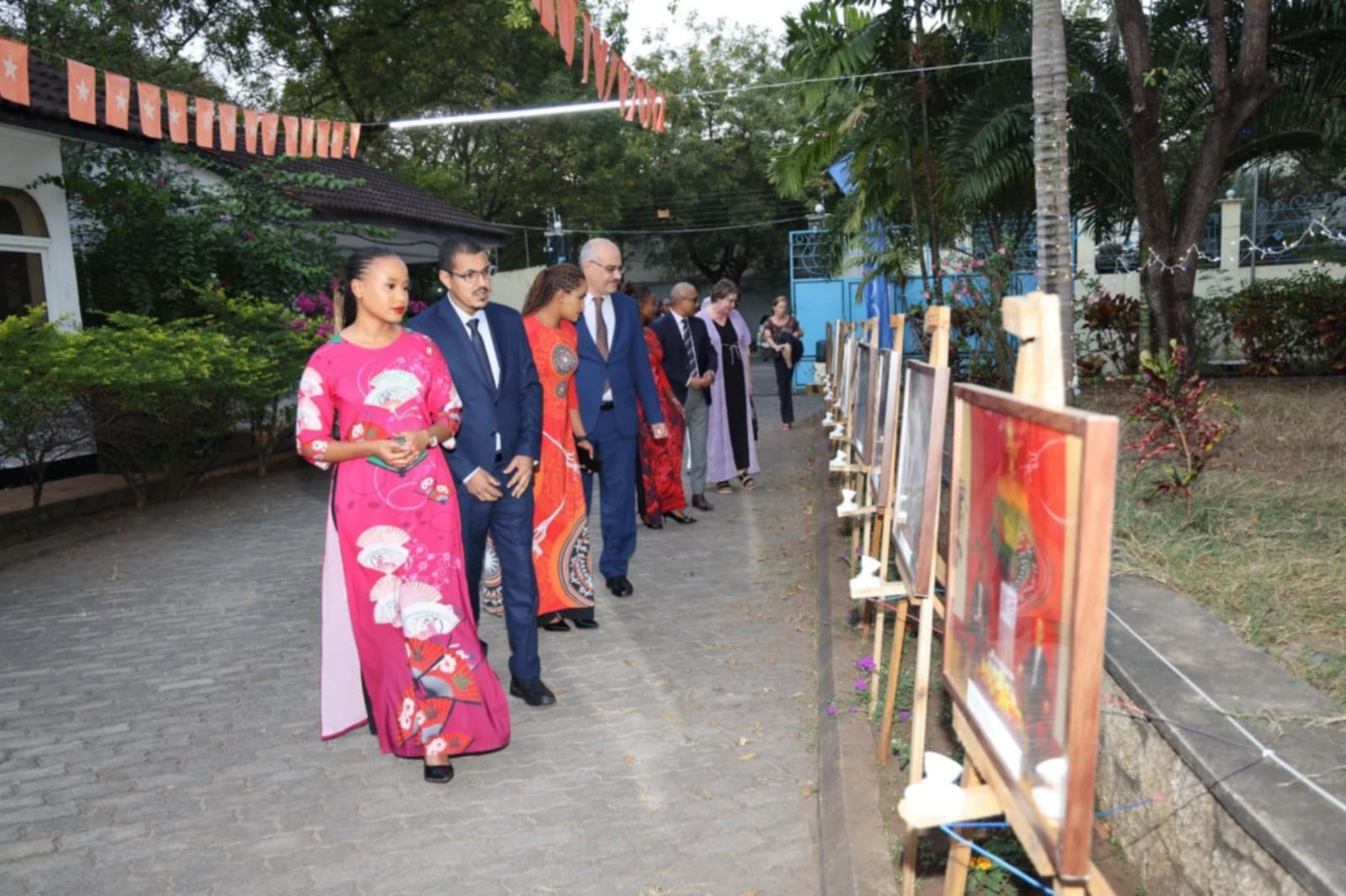 Triển lãm ảnh về quan hệ ngoại giao Việt Nam - Tanzania Triển lãm ảnh về quan hệ ngoại giao Việt Nam - Tanzania