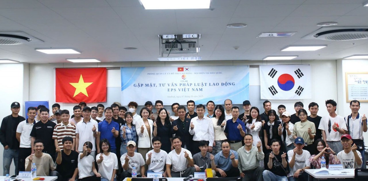 Program of meeting and legal consultation for Vietnamese workers in Jeonbuk province, RoK. (Photo: VNA)