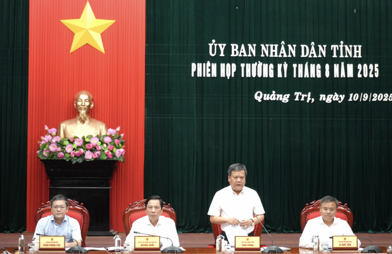 Chủ tịch UBND tỉnh Trần Phong và các Phó Chủ tịch UBND tỉnh chủ trì phiên họp - Ảnh: Chủ tịch UBND tỉnh Trần Phong và các Phó Chủ tịch UBND tỉnh chủ trì phiên họp - Ảnh: