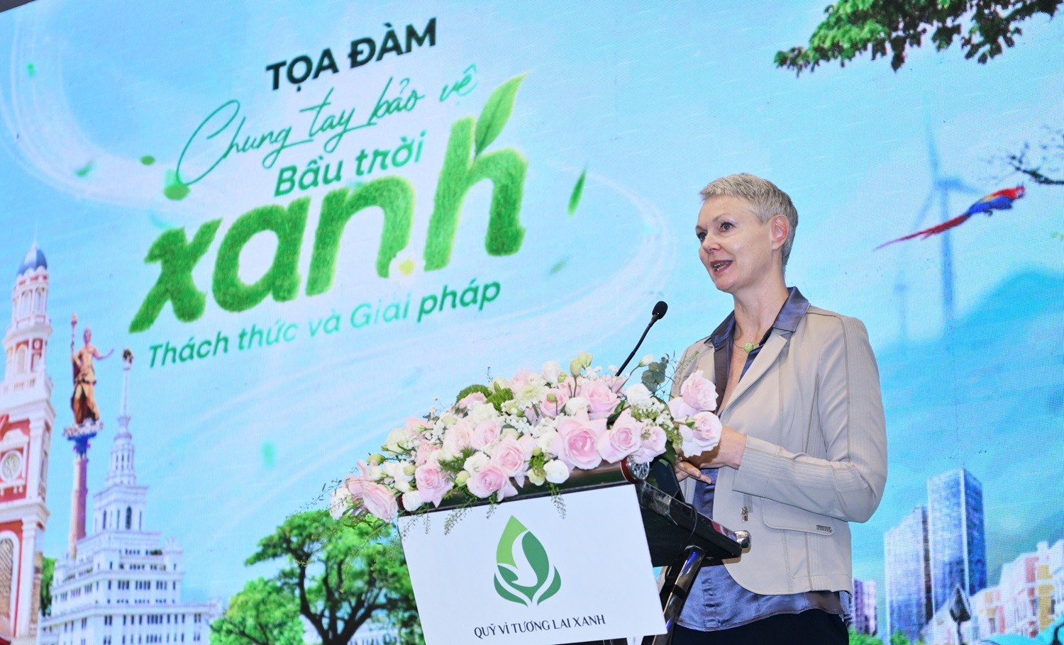Bà Hilde Solbakken, Đại sứ Na Uy tại Việt Nam cho rằng cần nâng cao nhận thức cộng đồng hơn nữa trong chiến dịch giành lại bầu trời. Bà Hilde Solbakken, Đại sứ Na Uy tại Việt Nam cho rằng cần nâng cao nhận thức cộng đồng hơn nữa trong chiến dịch giành lại bầu trời.