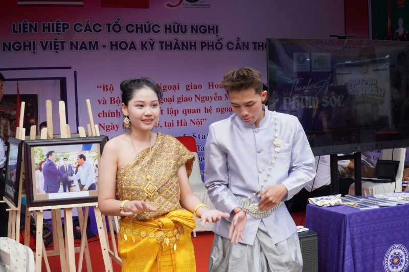Rực rỡ sắc màu hữu nghị Việt Nam - Hoa Kỳ tại Cần Thơ Rực rỡ sắc màu hữu nghị Việt Nam - Hoa Kỳ tại Cần Thơ