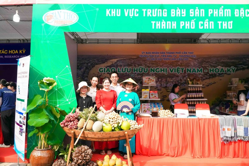 Rực rỡ sắc màu hữu nghị Việt Nam - Hoa Kỳ tại Cần Thơ Rực rỡ sắc màu hữu nghị Việt Nam - Hoa Kỳ tại Cần Thơ