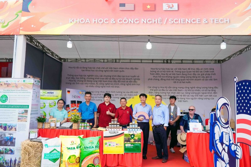 Rực rỡ sắc màu hữu nghị Việt Nam - Hoa Kỳ tại Cần Thơ Rực rỡ sắc màu hữu nghị Việt Nam - Hoa Kỳ tại Cần Thơ