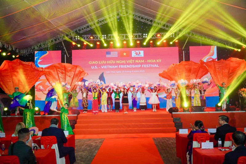 Thắt chặt quan hệ Việt Nam - Hoa Kỳ qua chương trình giao lưu hữu nghị tại Cần Thơ Thắt chặt quan hệ Việt Nam - Hoa Kỳ qua chương trình giao lưu hữu nghị tại Cần Thơ