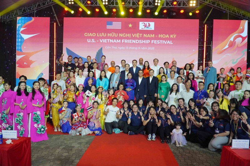 Thắt chặt quan hệ Việt Nam - Hoa Kỳ qua chương trình giao lưu hữu nghị tại Cần Thơ Thắt chặt quan hệ Việt Nam - Hoa Kỳ qua chương trình giao lưu hữu nghị tại Cần Thơ