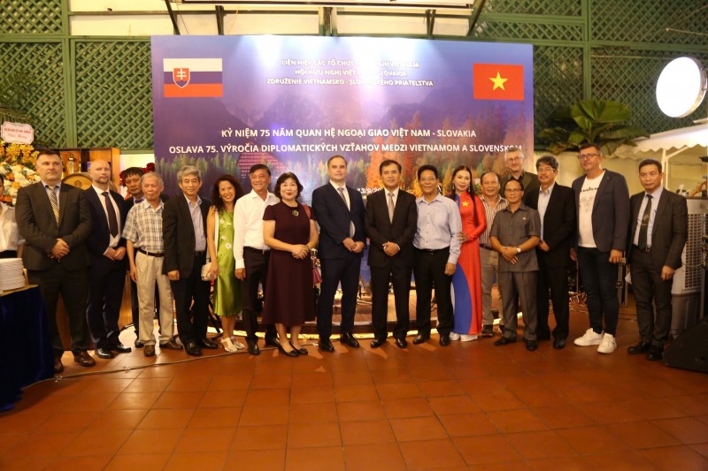 Giao lưu hữu nghị thắt chặt tình hữu nghị Việt Nam – Slovakia Giao lưu hữu nghị thắt chặt tình hữu nghị Việt Nam – Slovakia