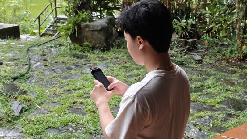 The young generation now frequently uses AI as a companion on every trip. The young generation now frequently uses AI as a companion on every trip.