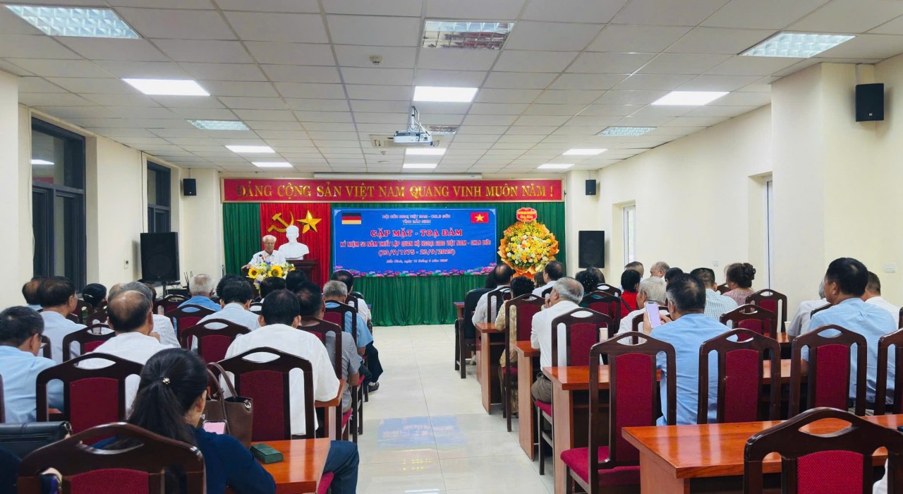 Delegates attend the meeting and discussion. (Photo: Bac Ninh Union of Friendship Organizations) Delegates attend the meeting and discussion. (Photo: Bac Ninh Union of Friendship Organizations)