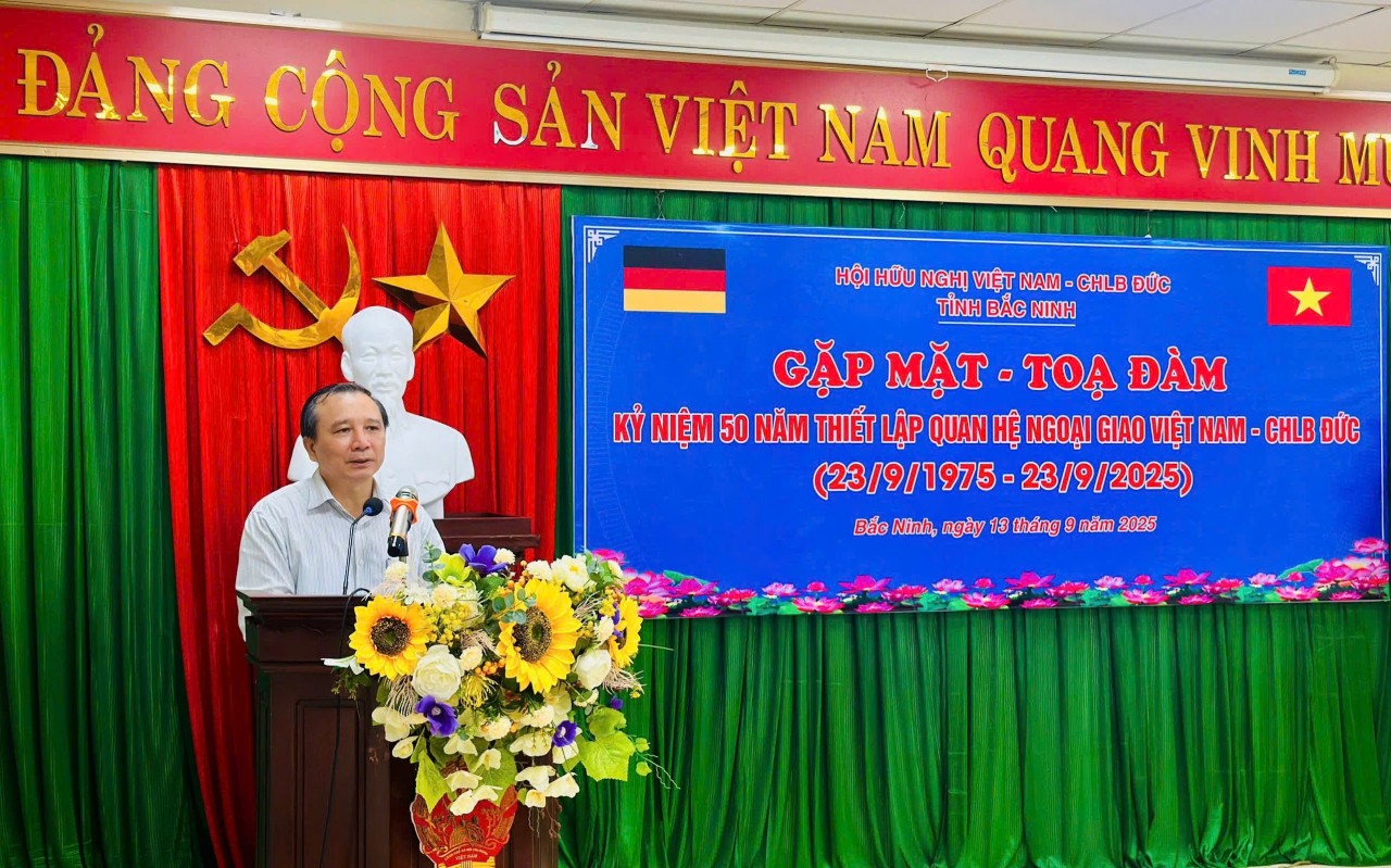 Nguyen Duc Trong, Standing Vice Chairman and Secretary General of the Bac Ninh Union of Friendship Organizations, speaks at the meeting and discussion. (Photo: Bac Ninh Union of Friendship Organizations) Nguyen Duc Trong, Standing Vice Chairman and Secretary General of the Bac Ninh Union of Friendship Organizations, speaks at the meeting and discussion. (Photo: Bac Ninh Union of Friendship Organizations)