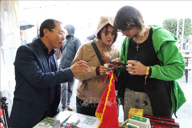 Belgium: Vietnamese Booth Leaves a Strong Impression at ManiFiesta Festival 2025 Belgium: Vietnamese Booth Leaves Strong Impression at ManiFiesta Festival 2025