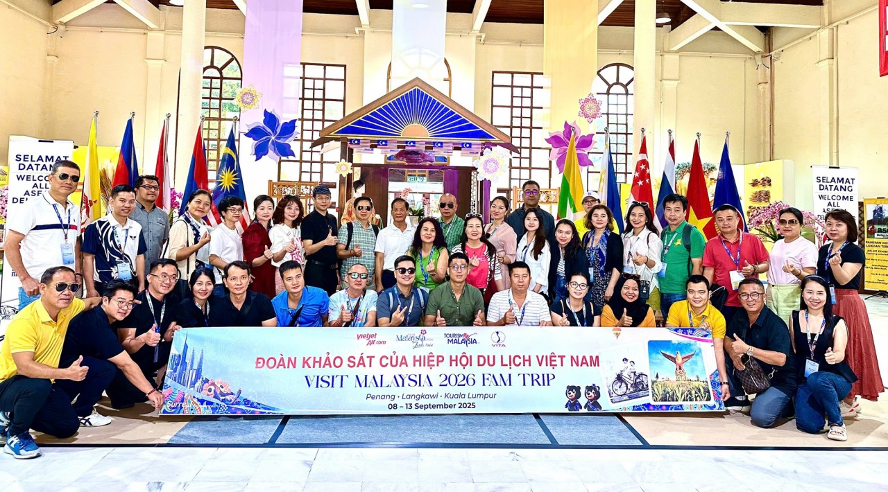 A delegation of the Vietnam Tourism Association and nearly 40 travel and tourism enterprises nationwide in Malaysia. Photo: VGP A delegation of the Vietnam Tourism Association and nearly 40 travel and tourism enterprises nationwide in Malaysia. Photo: VGP