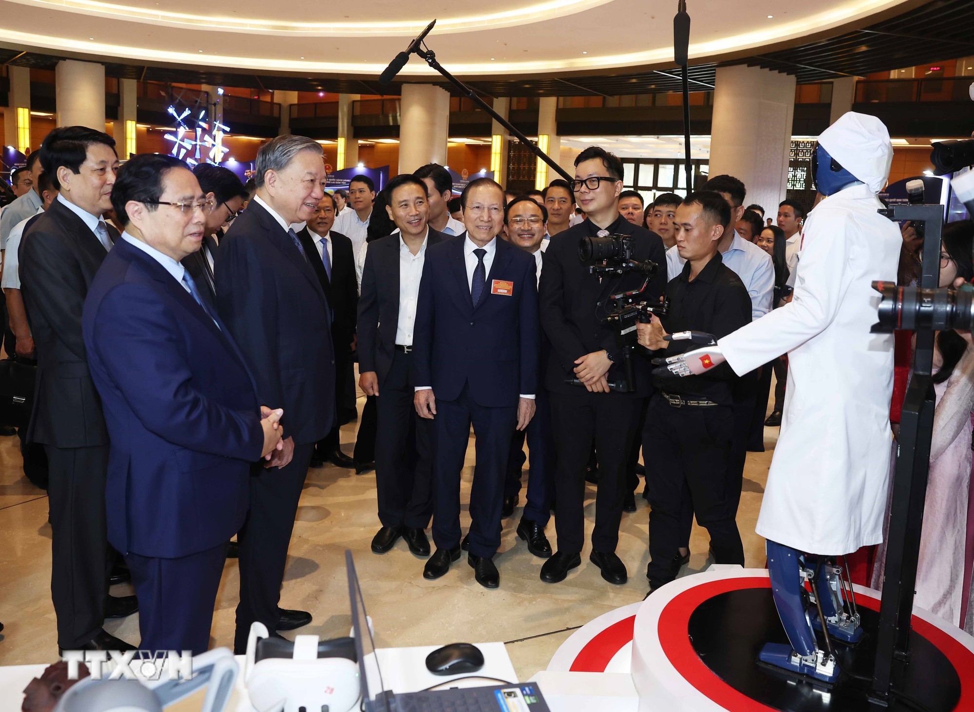 Phát biểu của Tổng Bí thư tại Hội nghị quán triệt 4 Nghị quyết của Bộ Chính trị Phát biểu của Tổng Bí thư tại Hội nghị quán triệt 4 Nghị quyết của Bộ Chính trị