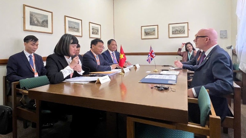 Minister of Finance Nguyễn Văn Thắng meeting with UK Prime Minister’s Trade Envoy Matt Western. (Photo: Organizing Committee) Minister of Finance Nguyễn Văn Thắng meeting with UK Prime Minister’s Trade Envoy Matt Western. (Photo: Organizing Committee)