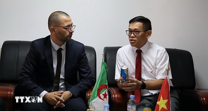 Vietnamese Ambassador to Algeria Tran Quoc Khanh (R) and Abdelkader Toumi, President of the Chamber of Commerce and Industry of Batna province, at their meeting on September 16. (Photo: VNA) Vietnamese Ambassador to Algeria Tran Quoc Khanh (R) and Abdelkader Toumi, President of the Chamber of Commerce and Industry of Batna province, at their meeting on September 16. (Photo: VNA)
