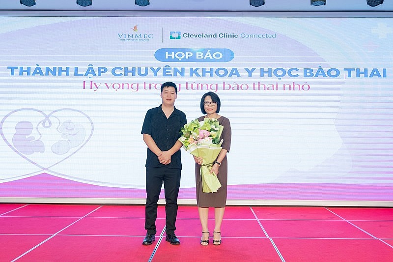 Hai bé gái chào đời khỏe mạnh sau ca can thiệp bào thai hiếm thấy tại Vinmec Hai bé gái chào đời khỏe mạnh sau ca can thiệp bào thai hiếm thấy tại Vinmec