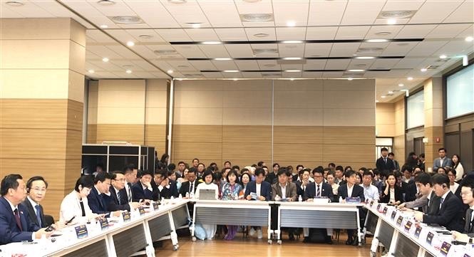Hội nghị Quảng bá hợp tác kinh tế Việt Nam - Hàn Quốc. (Ảnh: Đại sứ quán Việt Nam tại Hàn Quốc) Hội nghị Quảng bá hợp tác kinh tế Việt Nam - Hàn Quốc. (Ảnh: Đại sứ quán Việt Nam tại Hàn Quốc)