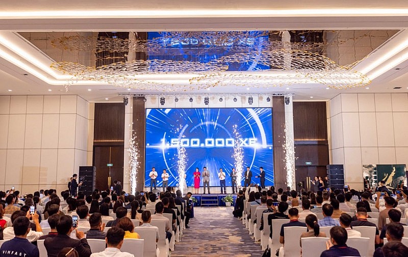600 nhà phân phối VinFast đồng lòng nhất trí bán 1,5 triệu xe máy điện trong năm 2026 600 nhà phân phối VinFast đồng lòng nhất trí bán 1,5 triệu xe máy điện trong năm 2026