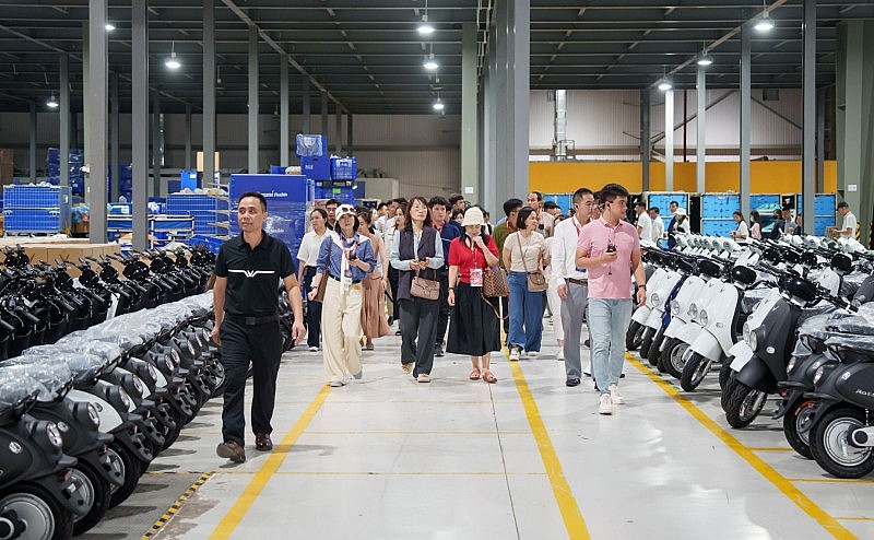 600 nhà phân phối VinFast đồng lòng nhất trí bán 1,5 triệu xe máy điện trong năm 2026 600 nhà phân phối VinFast đồng lòng nhất trí bán 1,5 triệu xe máy điện trong năm 2026