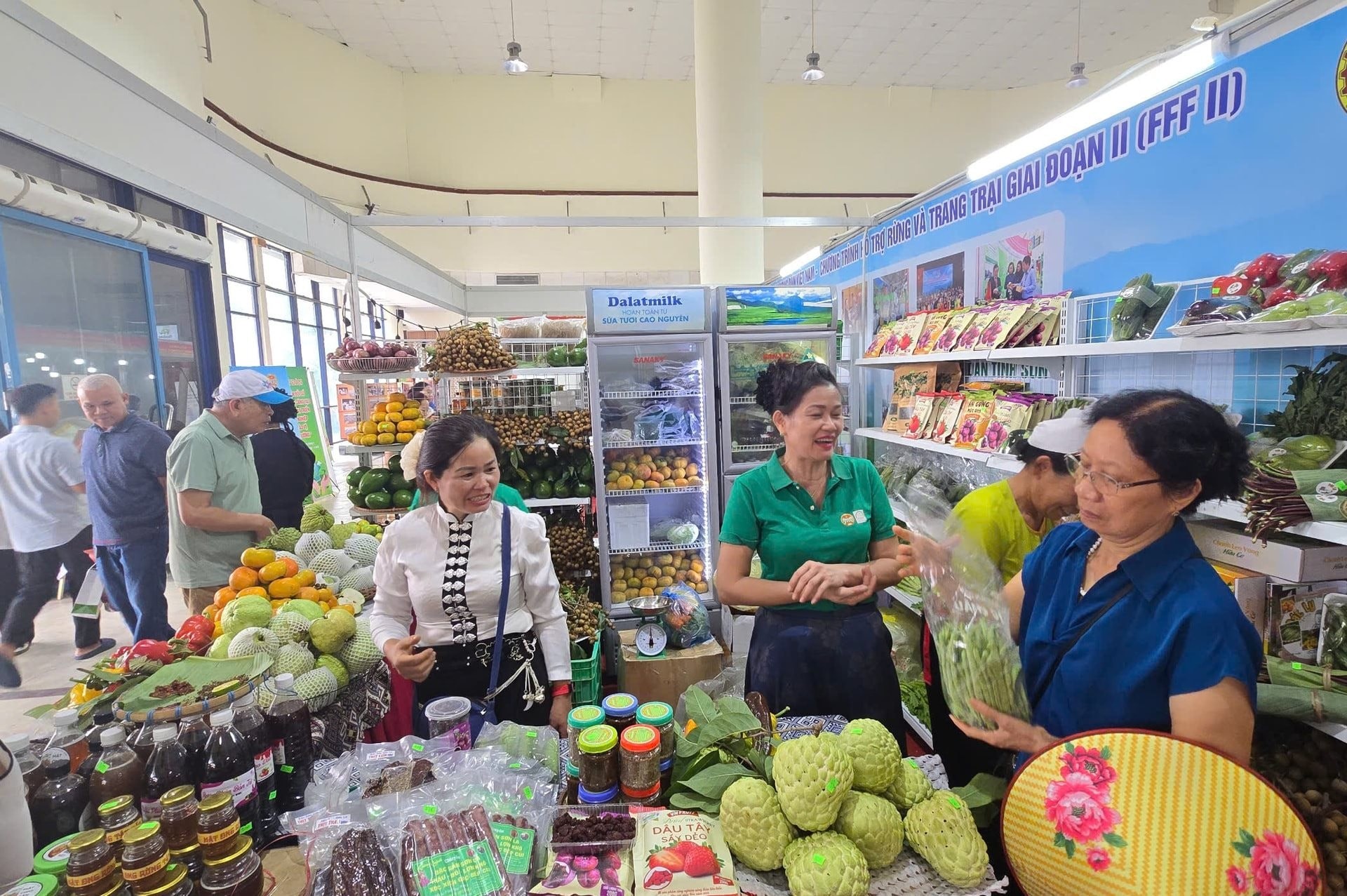 Các sản phẩm xanh, sạch được hỗ trợ từ Chương trình hỗ trợ rừng và trang trại. (Ảnh: Các sản phẩm xanh, sạch được hỗ trợ từ Chương trình hỗ trợ rừng và trang trại. (Ảnh: