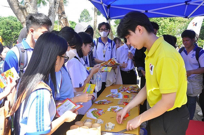 Career Truck in Can Tho Showcases Appeal of German Education Career Truck in Can Tho Showcases Appeal of German Education