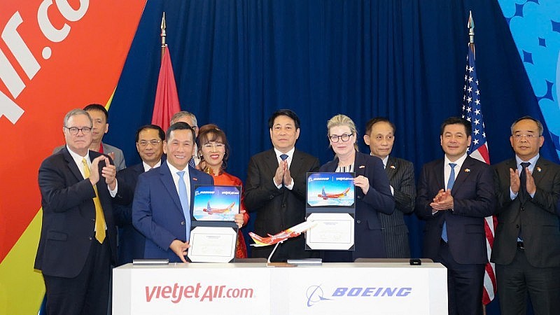 State President Joins Boeing-Vietjet Aircraft Handover Ceremony in Seattle State President Joins Boeing-Vietjet Aircraft Handover Ceremony in Seattle