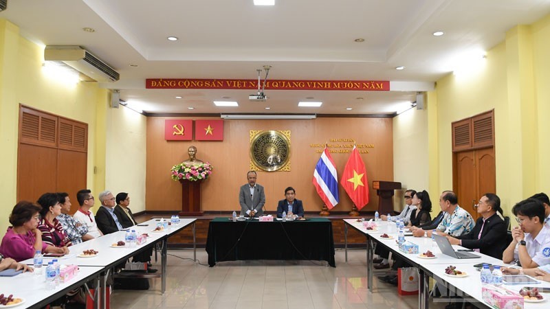 A delegation of the State Committee for Overseas Vietnamese met with representatives of the Vietnamese community in Thailand. (Photo: Xuan Son/People's Newspaper). A delegation of the State Committee for Overseas Vietnamese met with representatives of the Vietnamese community in Thailand. (Photo: Xuan Son/People's Newspaper).
