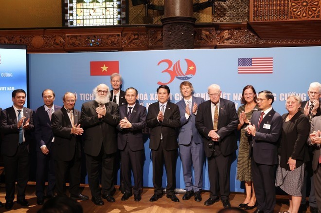 State President Luong Cuong and delegates (Photo: VNA) State President Luong Cuong and delegates (Photo: VNA)