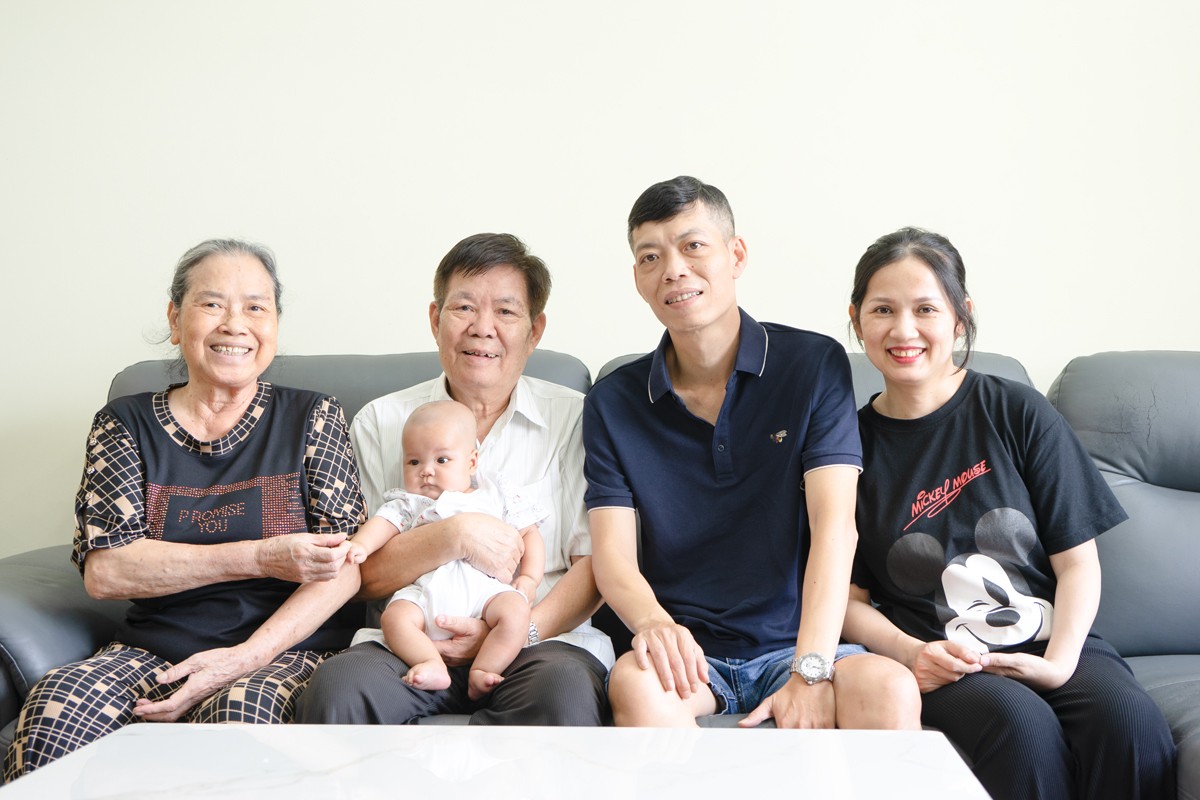 “Chúng tôi biết ơn các bác sĩ IVF Tâm Anh TP.HCM đã mang kỳ tích đến cho gia đình”, chị Hằng nói, cho biết còn 5 phôi đang trữ đông tại bệnh viện để vài năm nữa sinh thêm con. Ảnh: NVCC “Chúng tôi biết ơn các bác sĩ IVF Tâm Anh TP.HCM đã mang kỳ tích đến cho gia đình”, chị Hằng nói, cho biết còn 5 phôi đang trữ đông tại bệnh viện để vài năm nữa sinh thêm con. Ảnh: NVCC