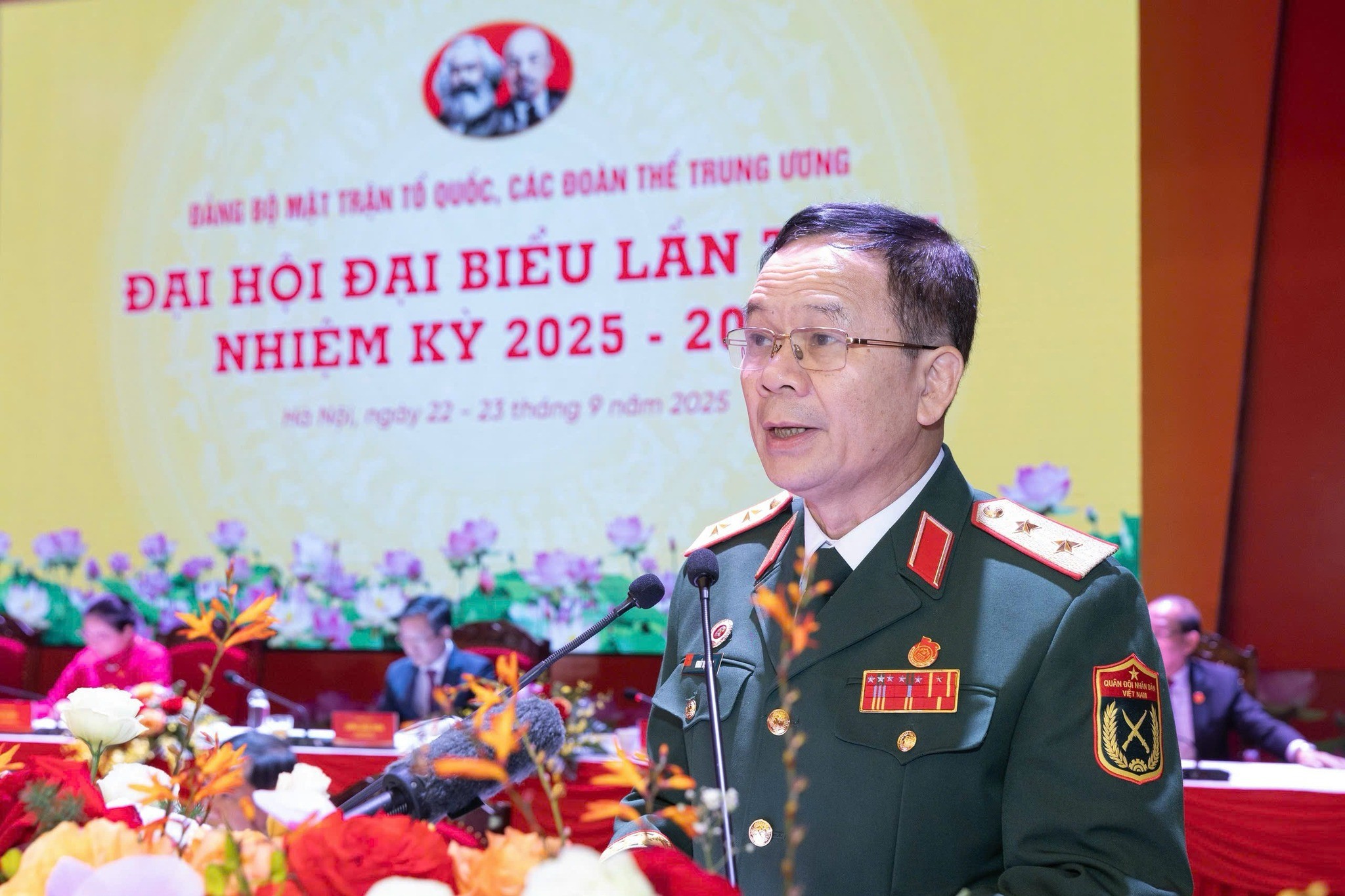 6 trọng tâm để Mặt trận thực sự là ngôi nhà chung của nhân dân 6 trọng tâm để Mặt trận thực sự là ngôi nhà chung của nhân dân