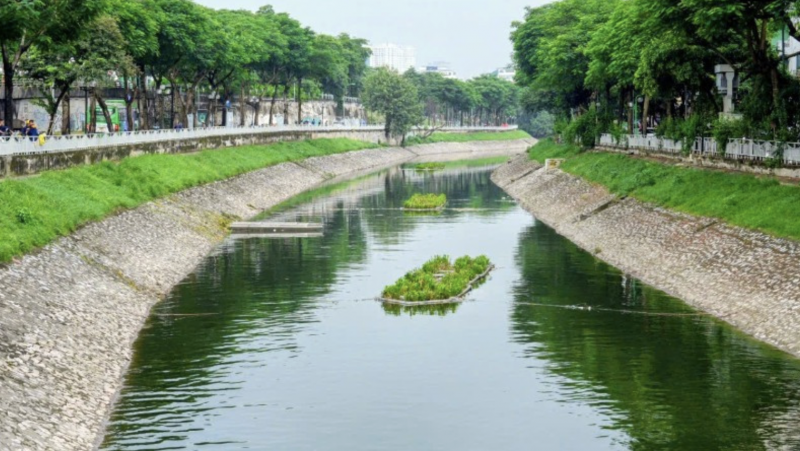 Nước trên sông Tô Lịch xanh mát. (Ảnh: T.L) Nước trên sông Tô Lịch xanh mát. (Ảnh: T.L)