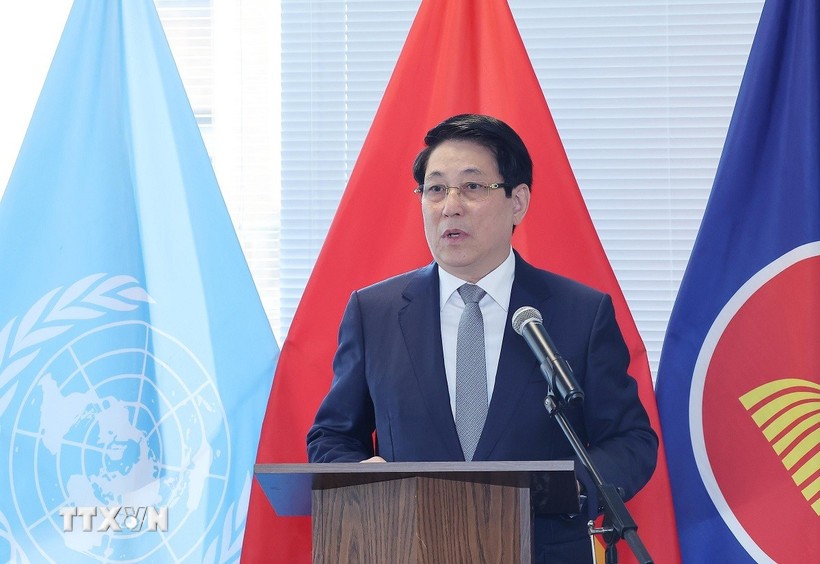 Chủ tịch nước gặp mặt cán bộ, nhân viên, đại diện cộng đồng người Việt Nam tại Hoa Kỳ Chủ tịch nước gặp mặt cán bộ, nhân viên, đại diện cộng đồng người Việt Nam tại Hoa Kỳ