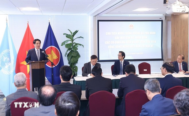 Chủ tịch nước gặp mặt cán bộ, nhân viên, đại diện cộng đồng người Việt Nam tại Hoa Kỳ Chủ tịch nước gặp mặt cán bộ, nhân viên, đại diện cộng đồng người Việt Nam tại Hoa Kỳ