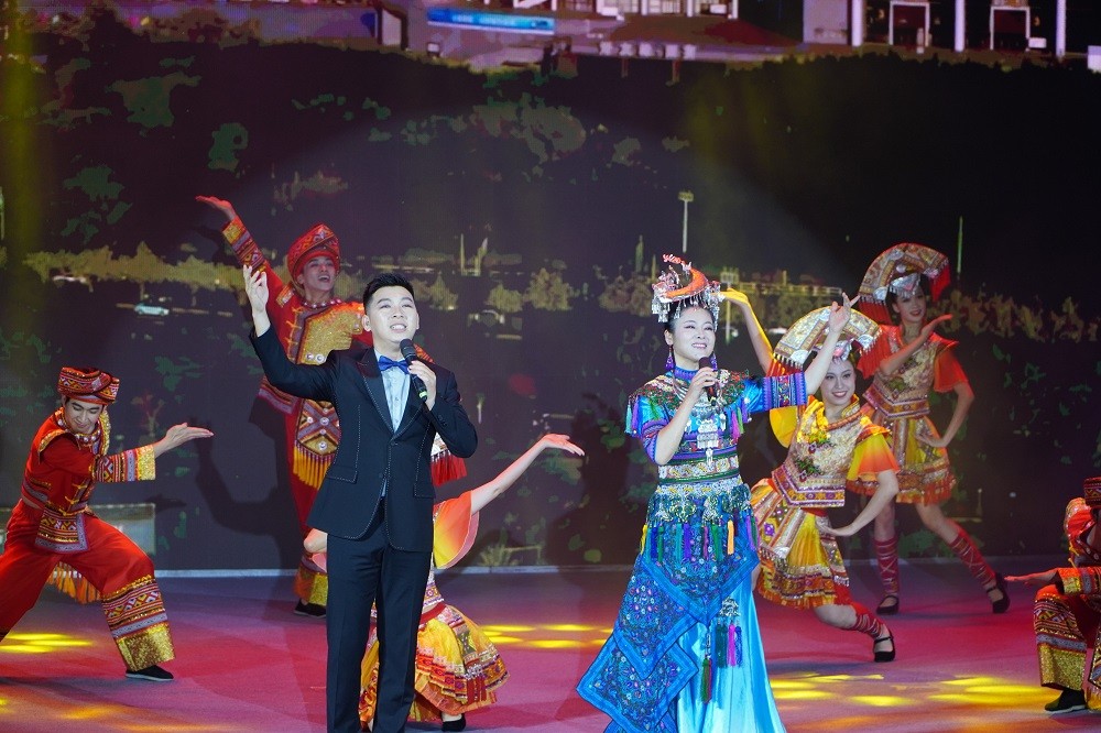 Một tiết mục biểu diễn tại chương trình. (Ảnh: Cổng thông tin điện tử thành phố Đà Nẵng) Một tiết mục biểu diễn tại chương trình. (Ảnh: Cổng thông tin điện tử thành phố Đà Nẵng)