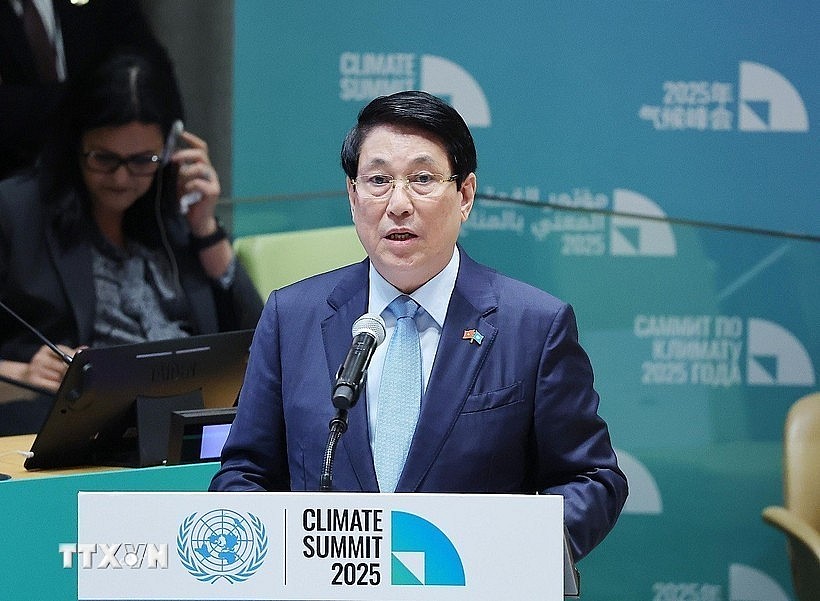 President Luong Cuong speaks at the Climate Summit 2025 (Photo: VNA) President Luong Cuong speaks at the Climate Summit 2025 (Photo: VNA)