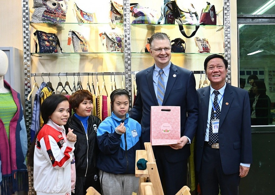 Soldier who Upholds the Flame of Humanity at the Vietnam Friendship Village