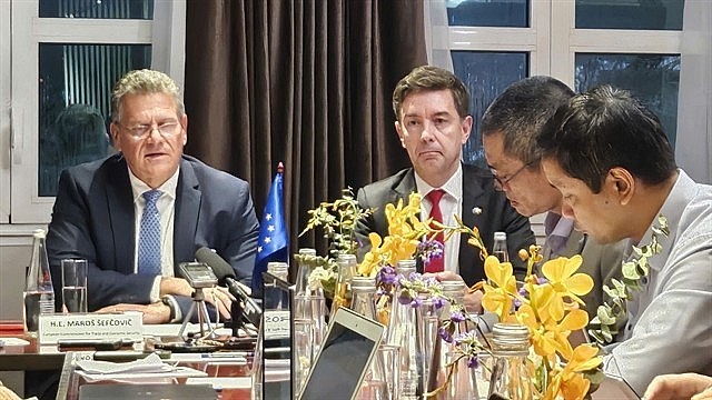Maros Sefcovic (left), European Commissioner for Trade and Economic Security, at the press conference in Hanoi. (Photo: VNA) Maros Sefcovic (left), European Commissioner for Trade and Economic Security, at the press conference in Hanoi. (Photo: VNA)