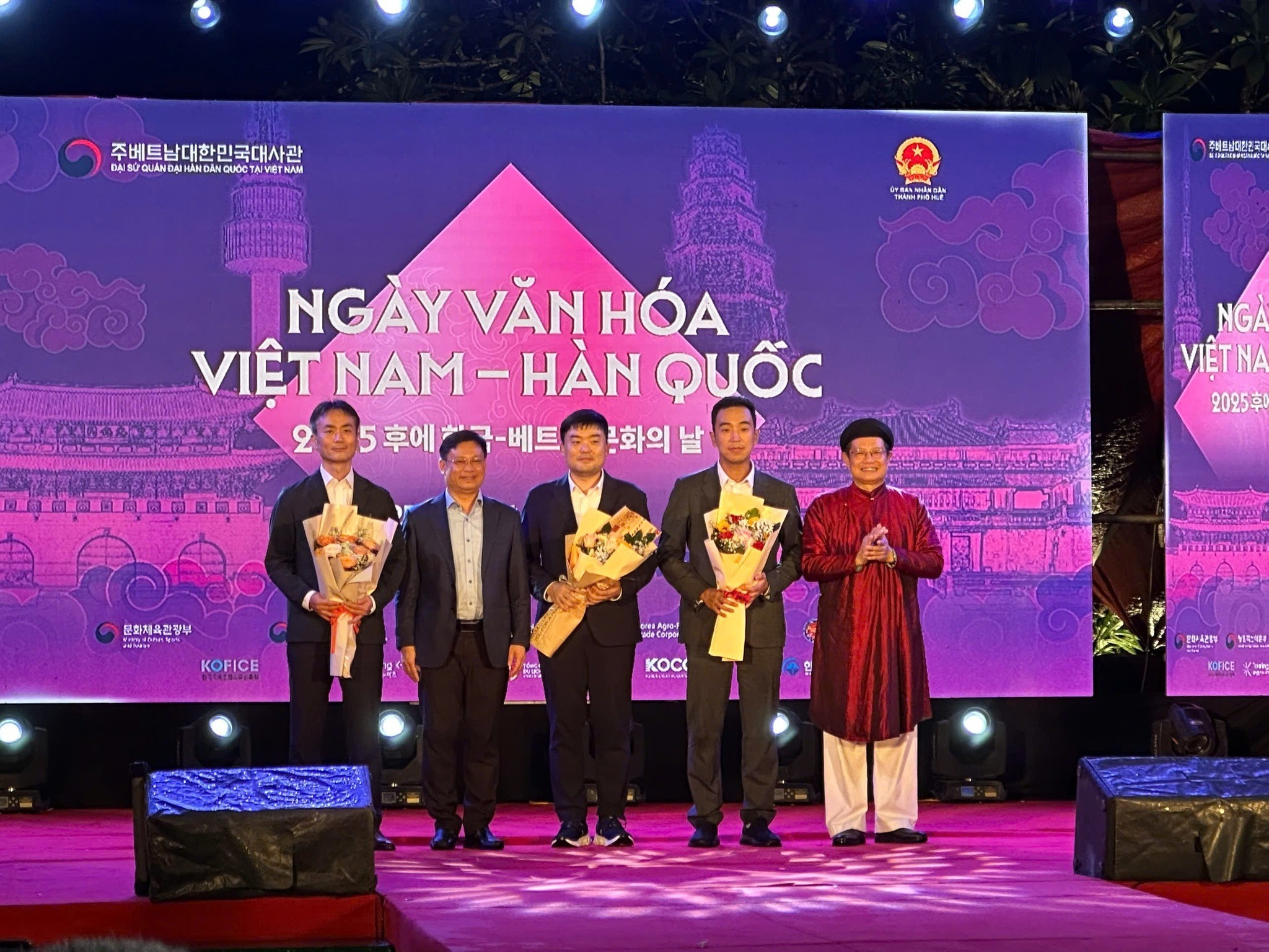 Người dân Huế trải nghiệm văn hóa Hàn Quốc Người dân Huế trải nghiệm văn hóa Hàn Quốc