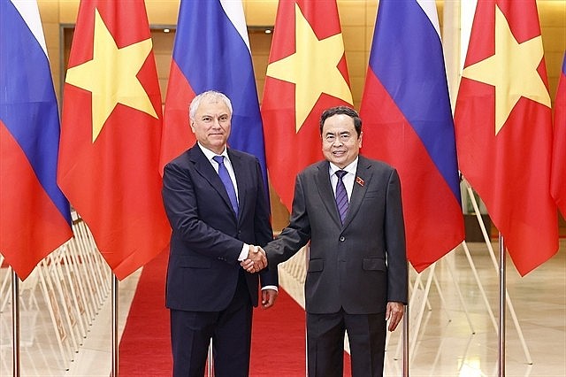 Việt Nam's National Assembly Chairman Trần Thanh Mẫn (right) welcomed Chairman of the Russian State Duma Vyacheslav Volodin to their talks in Hà Nội on September 28. — VNA/VNS Photo Doãn Tấn Việt Nam's National Assembly Chairman Trần Thanh Mẫn (right) welcomed Chairman of the Russian State Duma Vyacheslav Volodin to their talks in Hà Nội on September 28. — VNA/VNS Photo Doãn Tấn